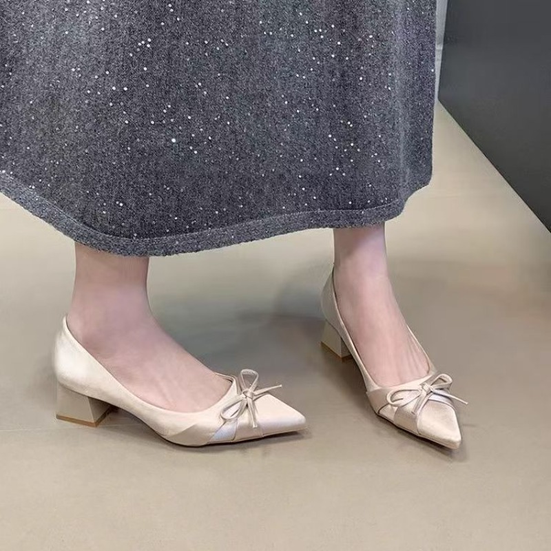 Women'S Fashion Shoes - รองเท้าสไตล์เรโทรแบบสวม ความยาวปานกลาง สำหรับฤดูใบไม้ผลิและฤดูร้อน ดีไซน์ใหม่ทันสมัย ประดับหัวเข็มขัด ปลายแหลม