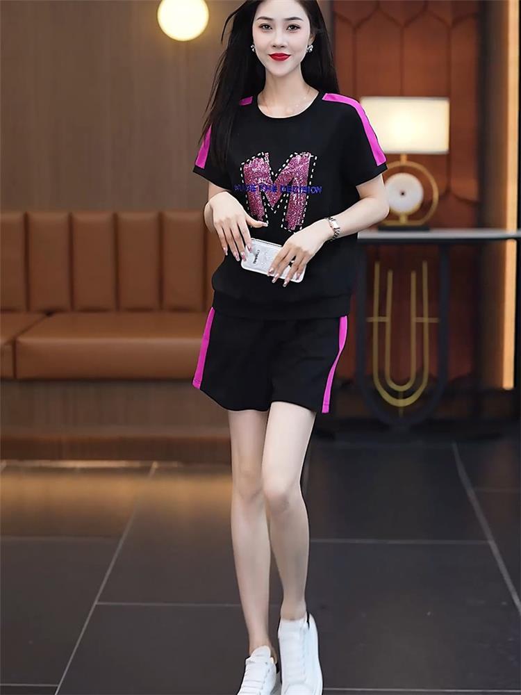 ชุดกีฬาแฟชั่นสำหรับผู้หญิง คอก - Women Fashion Over The Years บทวิจารณ์และราคา
