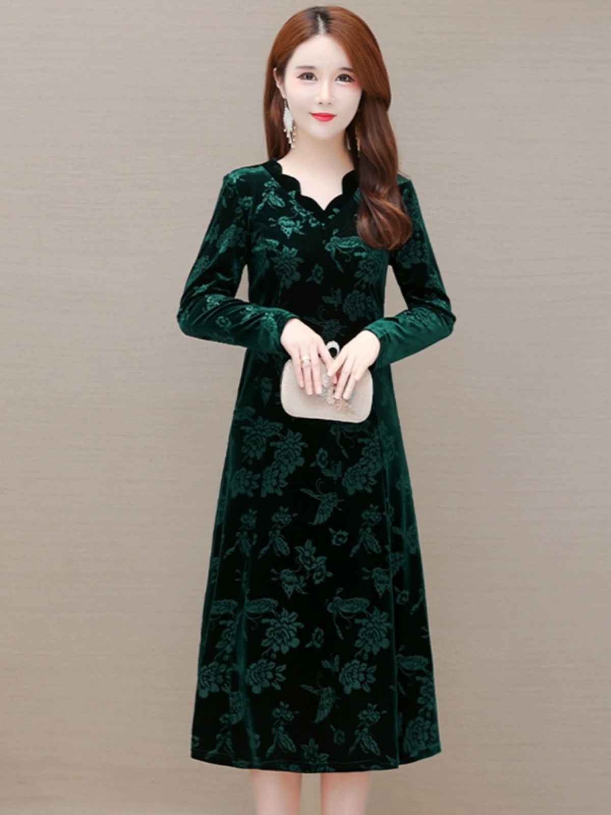 ชุดเดรสกำมะหยี่หรูหรา คอวี กระ - Women Fashion Over The Years บทวิจารณ์และราคา